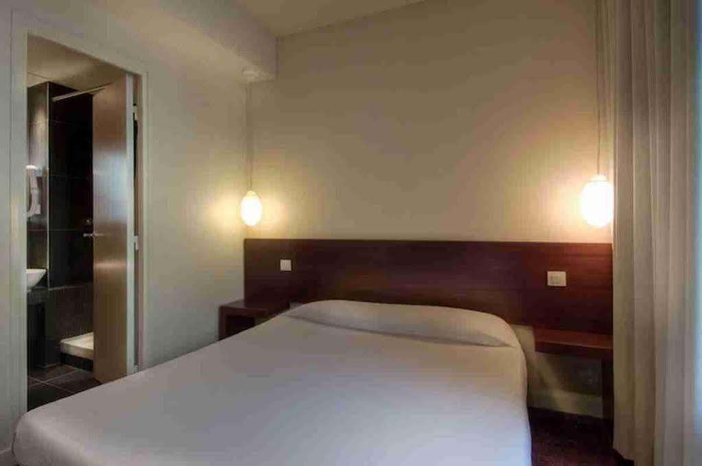 Greet Boulogne Billancourt Paris Hotel Exterior photo