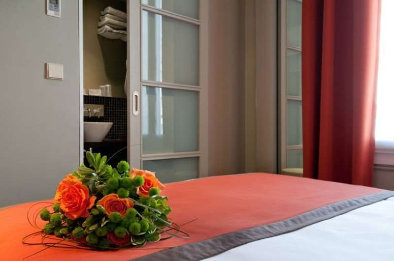 Greet Boulogne Billancourt Paris Hotel Room photo